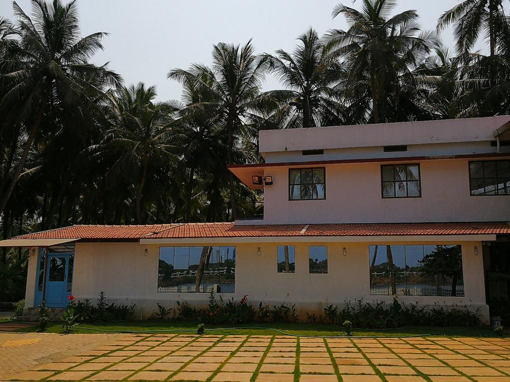 Nisarga Nirvana River House 门格洛尔 外观 照片