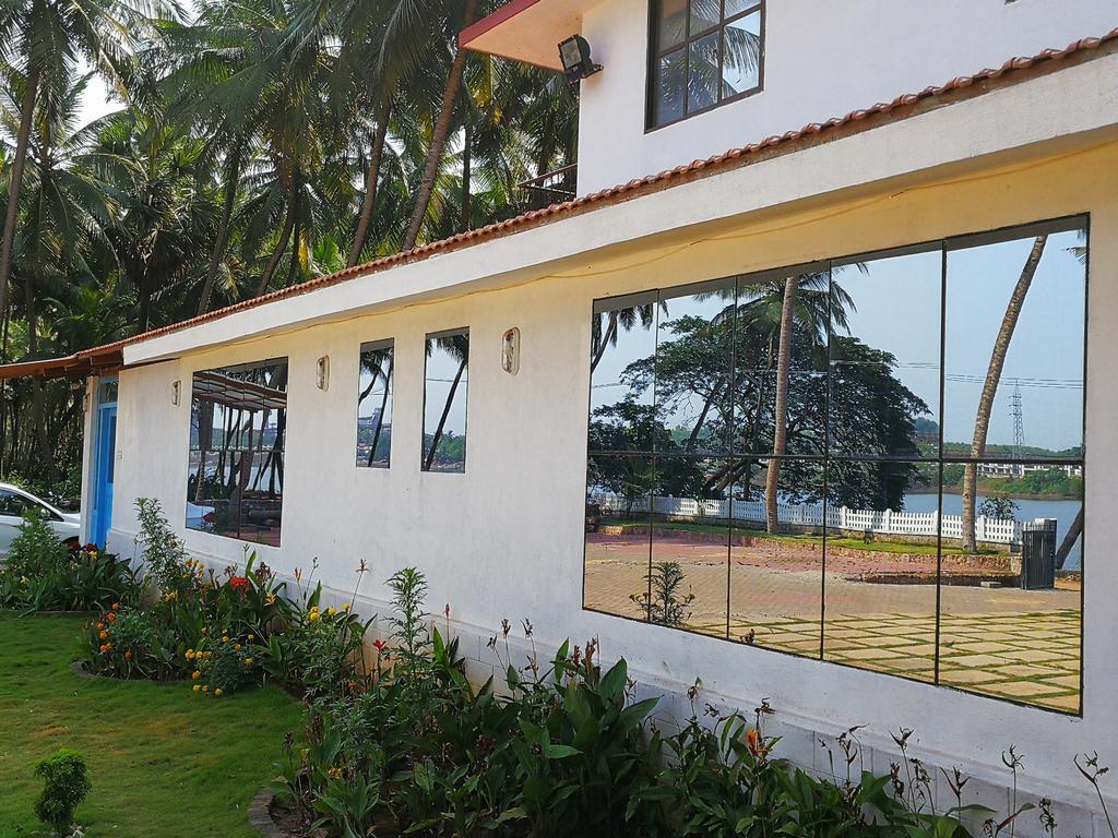 Nisarga Nirvana River House 门格洛尔 外观 照片